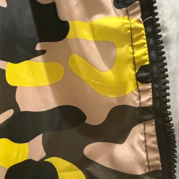 Thrill 94 women’s XL camo LOVE zip up, windbreaker jacket. - Picture 5 of 5
